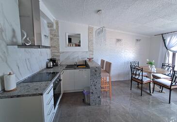 Apartmani s bazenom pogodni za obitelji s djecom Uvala Poplat, Korčula - 18258
