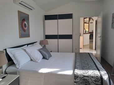 Апартаменты для семьи с бассейном Бухта Поплат - Poplat (Корчула - Korčula) - 18258