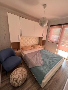 Ferienwohnungen mit Pool für Familien Klenovica, Novi Vinodolski - 18260