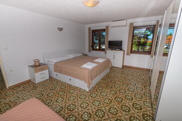 Ferienwohnungen mit Parkplatz Dramalj, Crikvenica - 18262