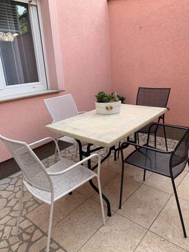 Apartments with parking space Crikvenica - 18266