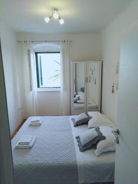 Ferienwohnungen am Meer Kastel Kambelovac, Kastela - 18267