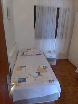 Apartments by the sea Ivan Dolac, Hvar - 18269