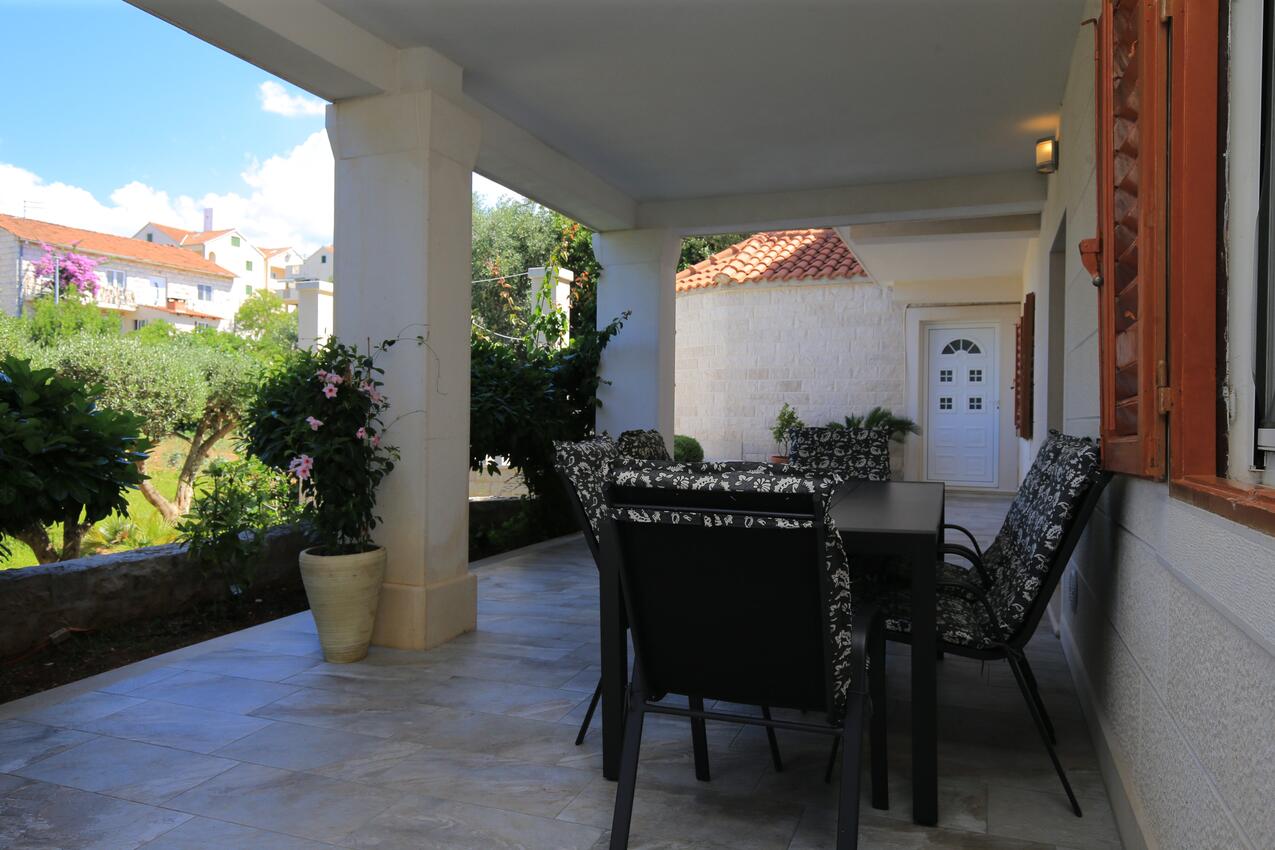 Apartamento para dos personas Supetar (Brac) (A-18307-a)