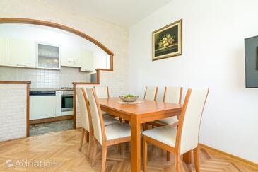 Апартаменти з паркуванням Супетар - Supetar, Брач - Brač - 18307