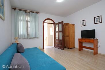 Ferienwohnungen mit Parkplatz Supetar, Brac - 18307