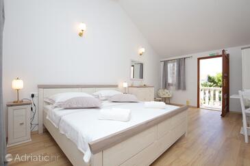 Ferienwohnungen mit Parkplatz Supetar, Brac - 18307