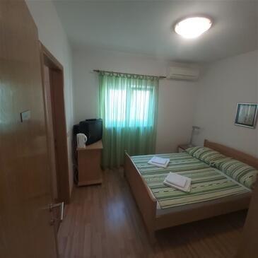 Apartments by the sea Slatine, Čiovo - 18311