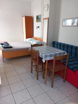 Apartmány s parkoviskom Pag - 18325