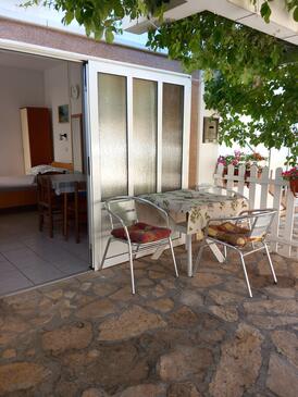 Apartmány s parkoviskom Pag - 18325