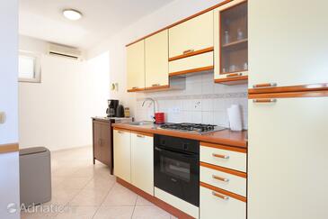 Apartmani s parkingom Seget Vranjica, Trogir - 18326
