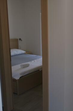 Ferienwohnungen und Zimmer mit Pool Lokva Rogoznica, Omis - 18328