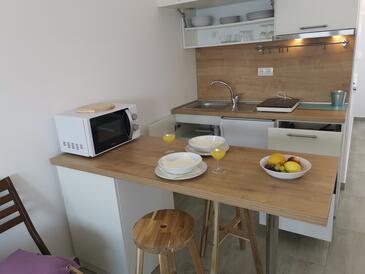 Ferienwohnungen und Zimmer mit Pool Lokva Rogoznica, Omis - 18328