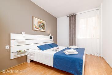 Apartments with parking space Fažana - 18334