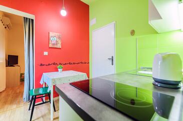 Apartments with parking space Zadar - 18338