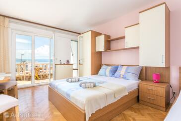 Apartments by the sea Brela, Makarska - 18356