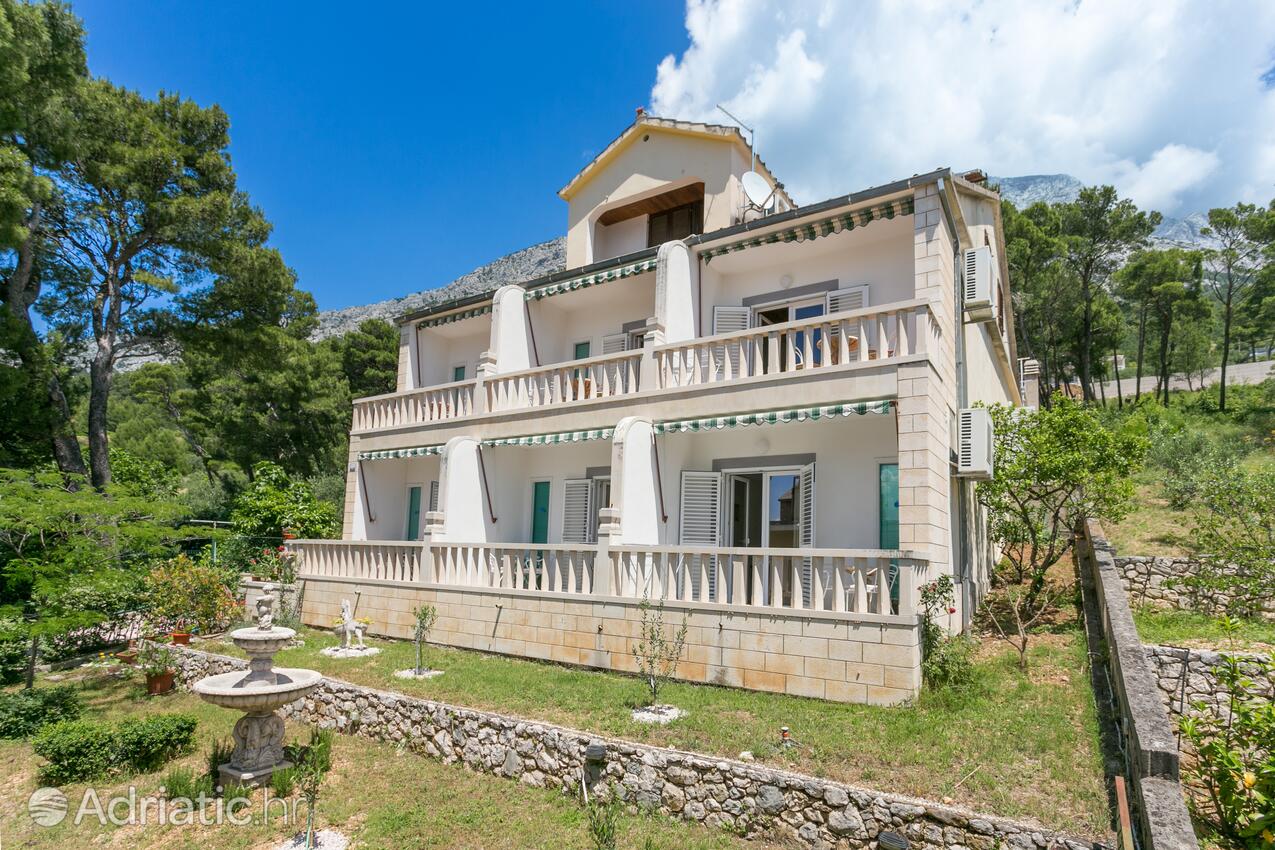 Apartments by the sea Brela, Makarska - 18356