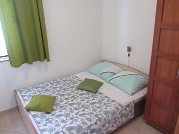 Apartments with parking space Pakoštane, Biograd - 18373