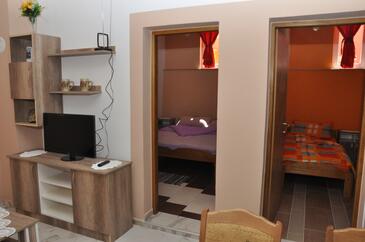 Ferienwohnungen mit Parkplatz Gornji Karin, Novigrad - 18387