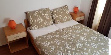 Apartments with parking space Vir - 18389