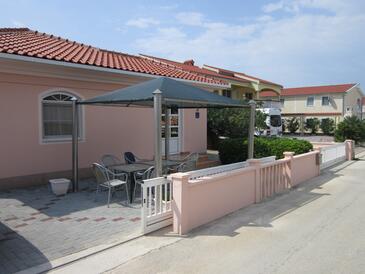 Apartments with parking space Vir - 18389