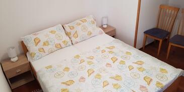 Apartments with parking space Vir - 18389