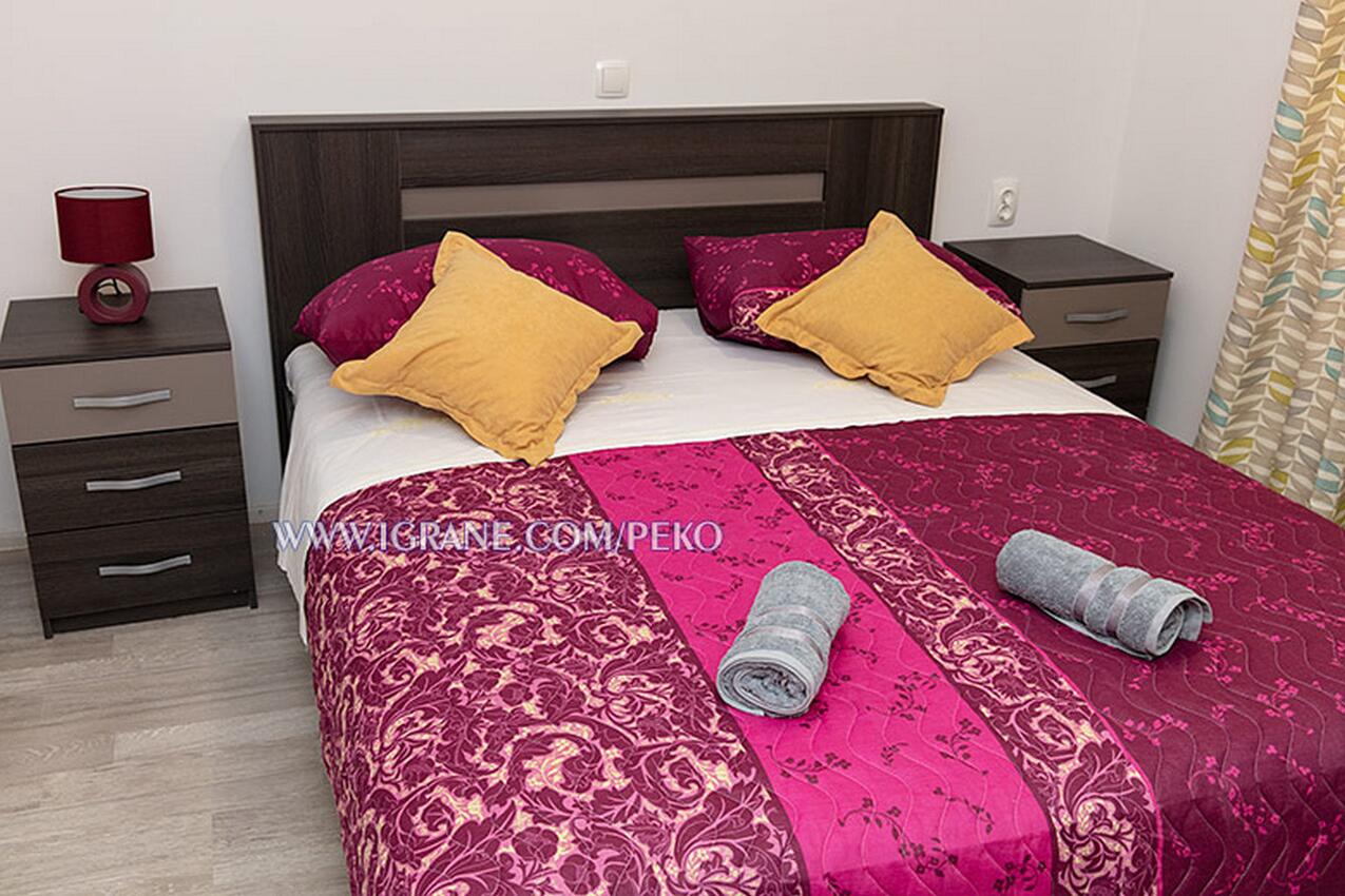 A-18405-a - Private accommodation - Apartments by the sea Igrane, Makarska