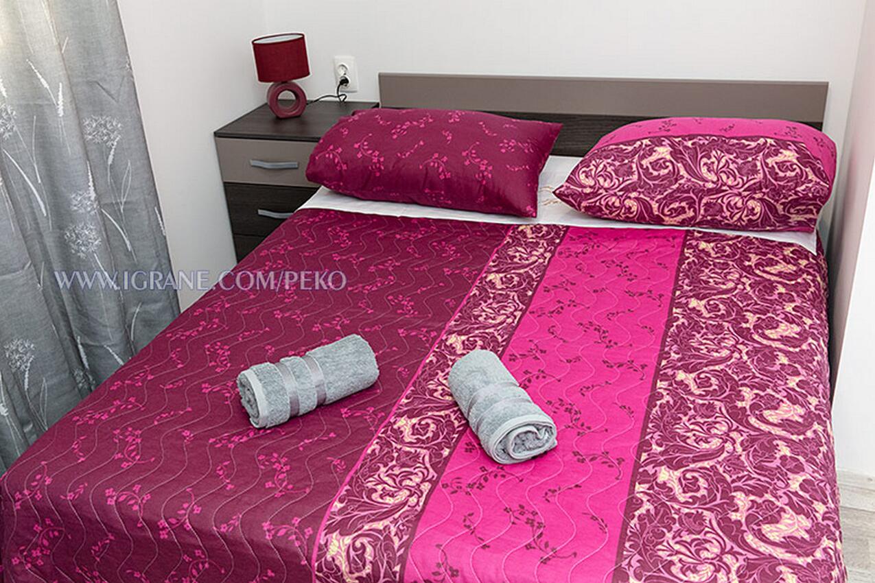 A-18405-a - Private accommodation - Apartments by the sea Igrane, Makarska
