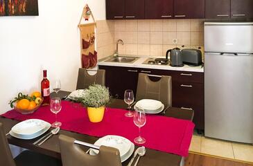 Apartamentos junto al mar Igrane, Makarska - 18405