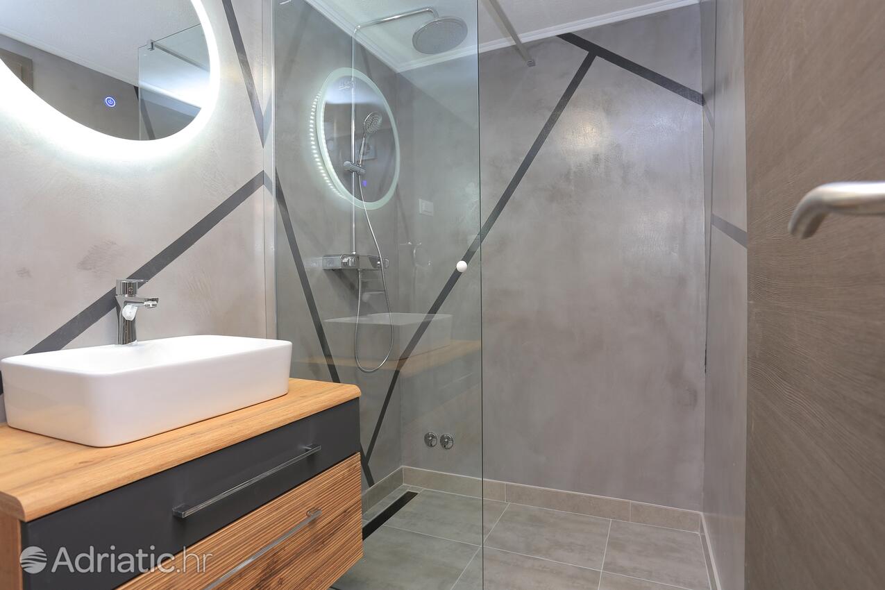 A-18405-c - Private accommodation - Apartments by the sea Igrane, Makarska