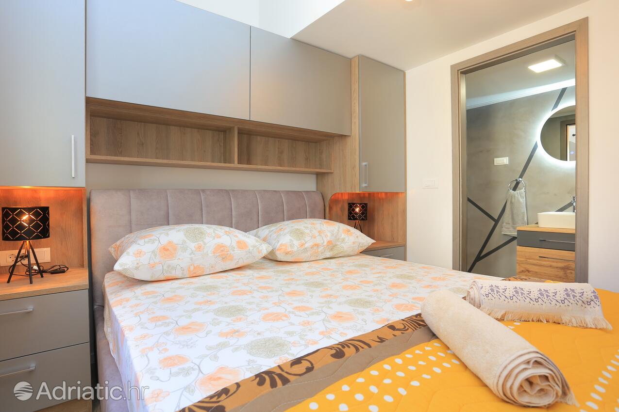A-18405-c - Private accommodation - Apartments by the sea Igrane, Makarska