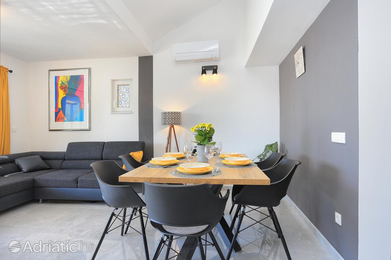 A-18405-c - Private accommodation - Apartments by the sea Igrane, Makarska