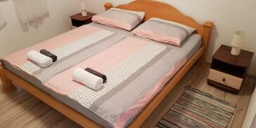 Apartments with parking space Vir - 18407