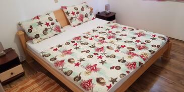 Apartments with parking space Vir - 18407