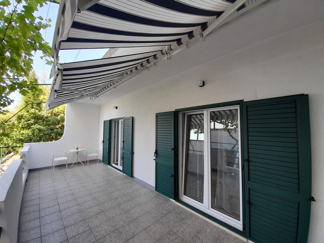 Apartamentos con parking Brela, Makarska - 18417