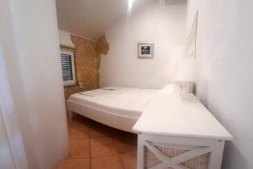 Apartmani uz more Vir - 18451