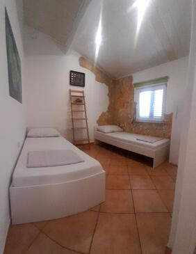 Apartmani uz more Vir - 18451