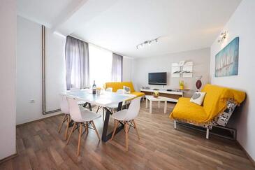 Sukošan, Sala de estar en alojamiento de tipo apartment, aire acondicionado disponible y WiFi.