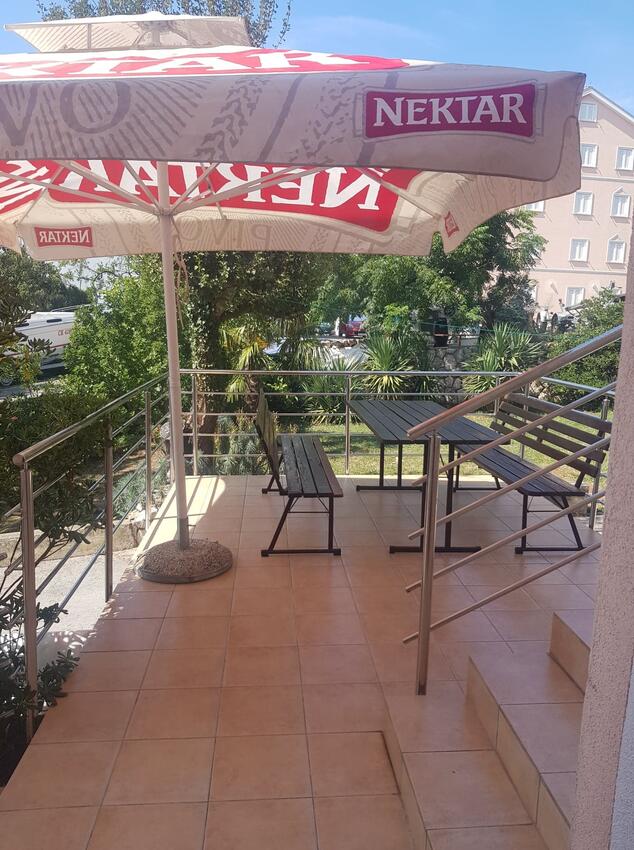 Courtyard - Apartments with a parking space Dramalj, Crikvenica
