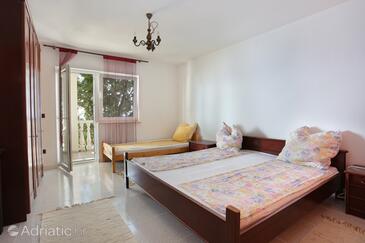 Apartments by the sea Mali Rat, Omiš - 18485