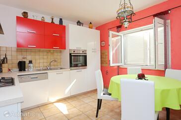 Apartments by the sea Mali Rat, Omiš - 18485