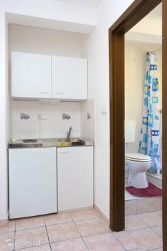 Lejligheder ved havet Mali Rat, Omis - 18485