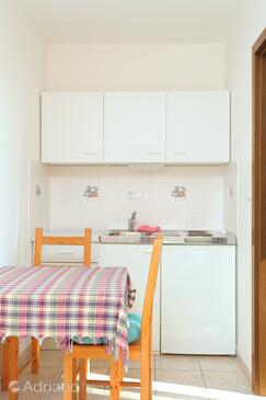 Apartments by the sea Mali Rat, Omiš - 18485