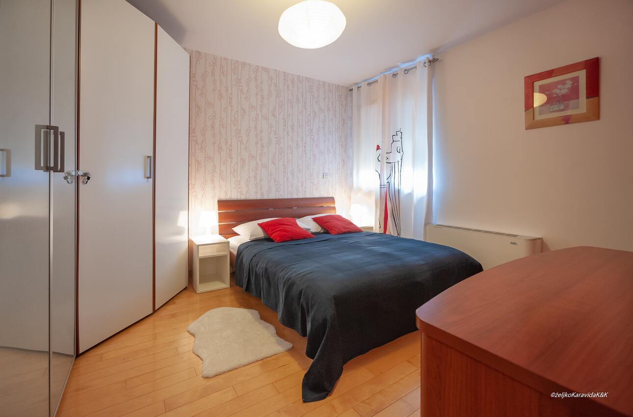 Apartments with parking space Zadar - 18486