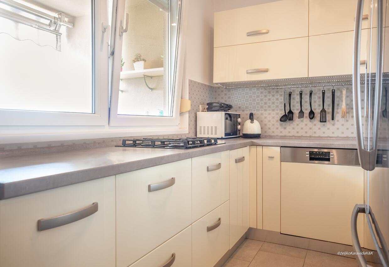 Apartments with parking space Zadar - 18486