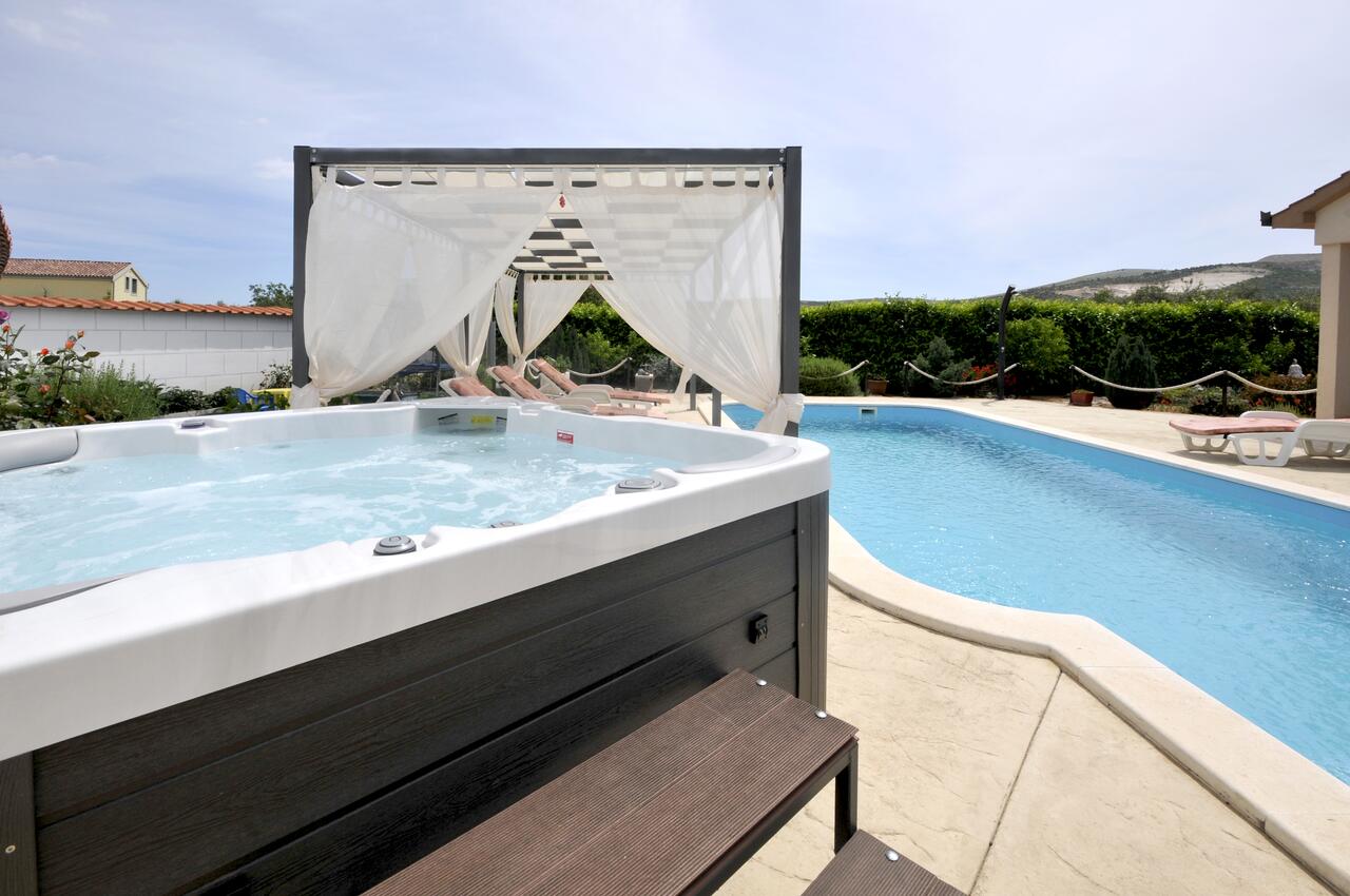 Courtyard - Luxury villa with a swimming pool Plano, Trogir