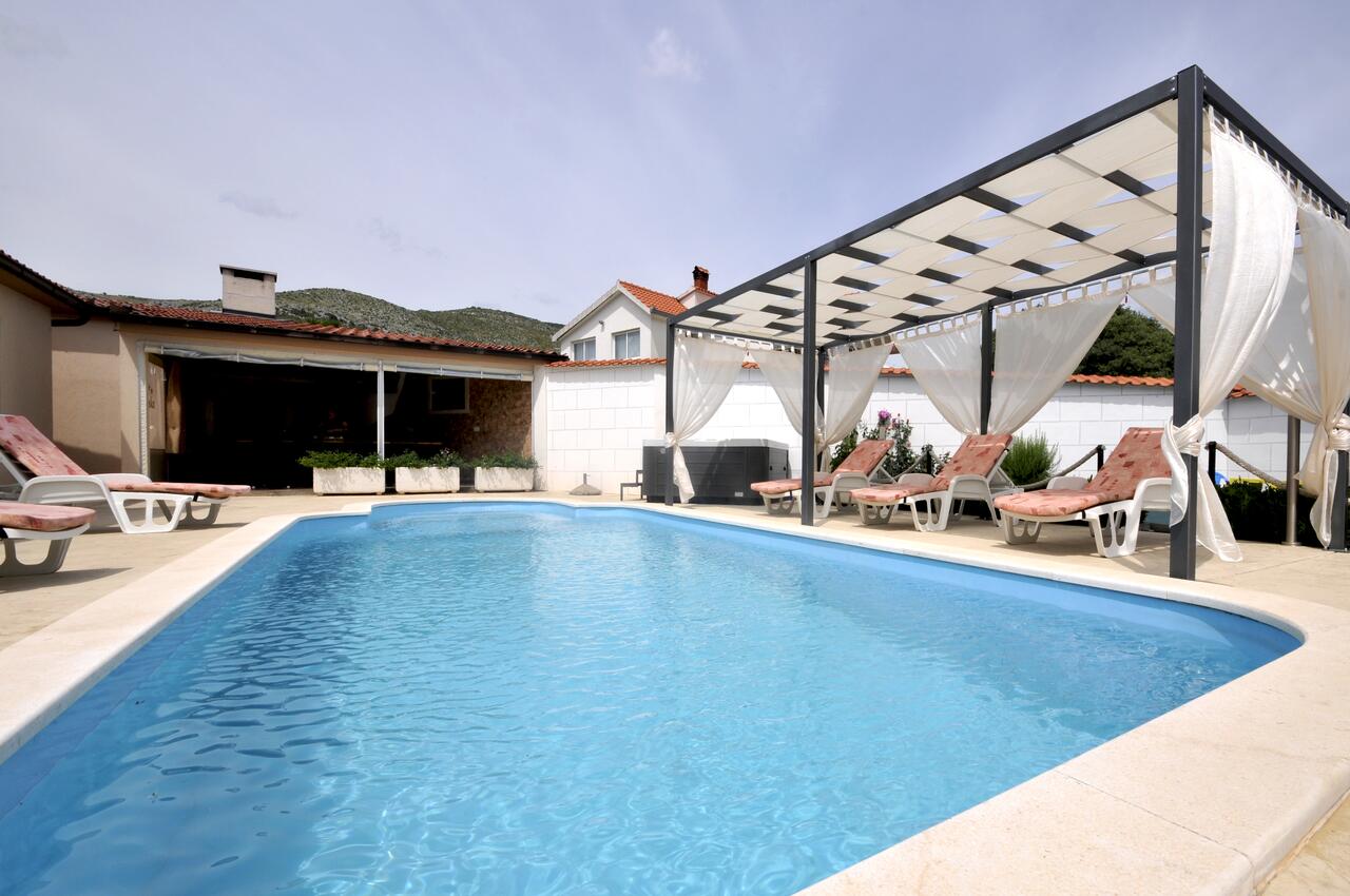 Courtyard - Luxury villa with a swimming pool Plano, Trogir