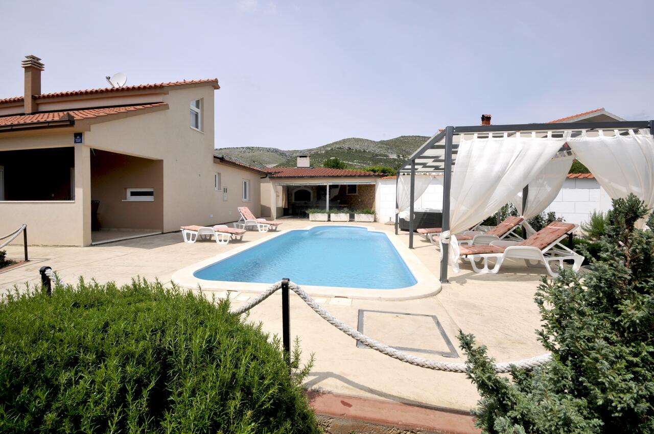 Courtyard - Luxury villa with a swimming pool Plano, Trogir
