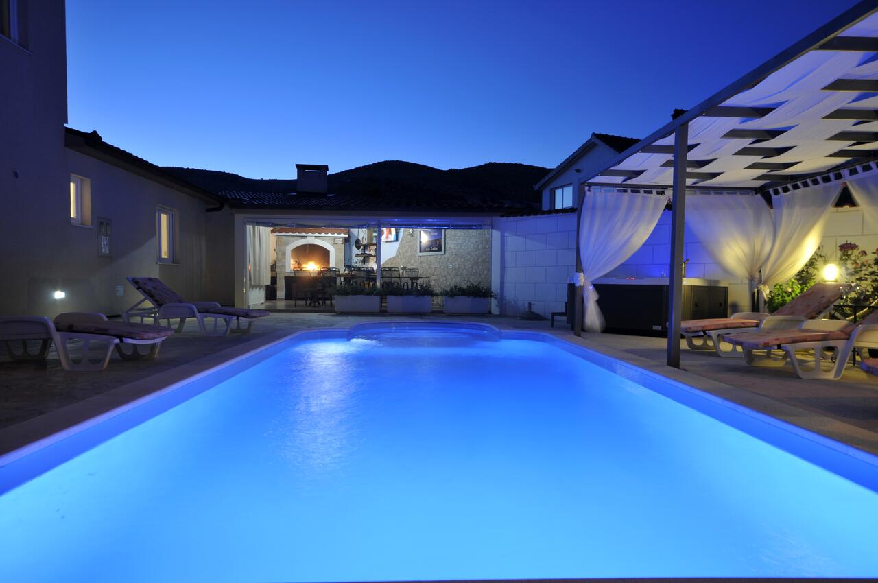 Luxury villa with a swimming pool Plano, Trogir - 18490