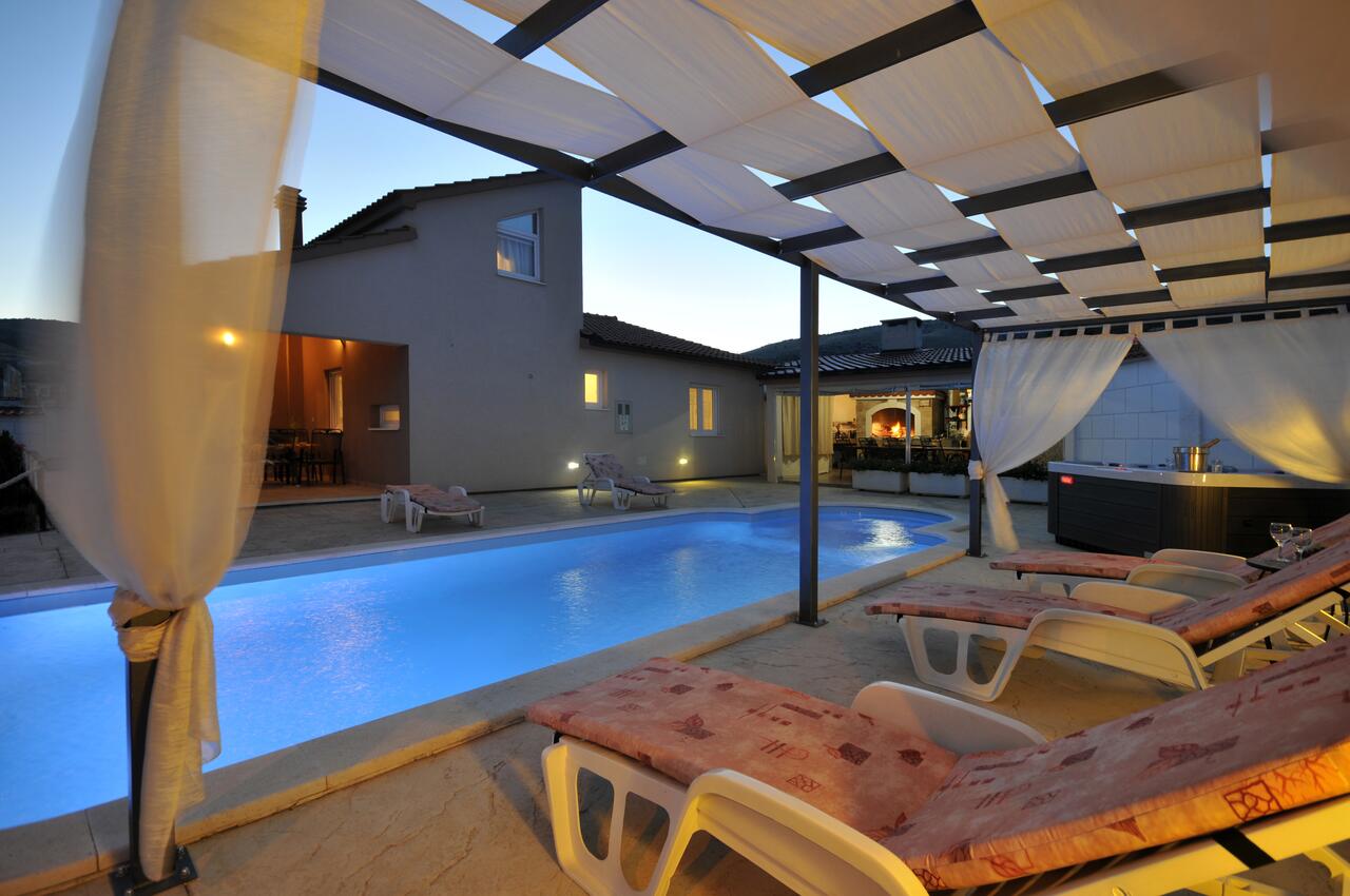 Courtyard - Luxury villa with a swimming pool Plano, Trogir